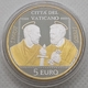 Vatican 5 Euro Argent - 50e anniversaire de l’Association SS. Pierre et Paul 2021 - dorée - © Kultgoalie